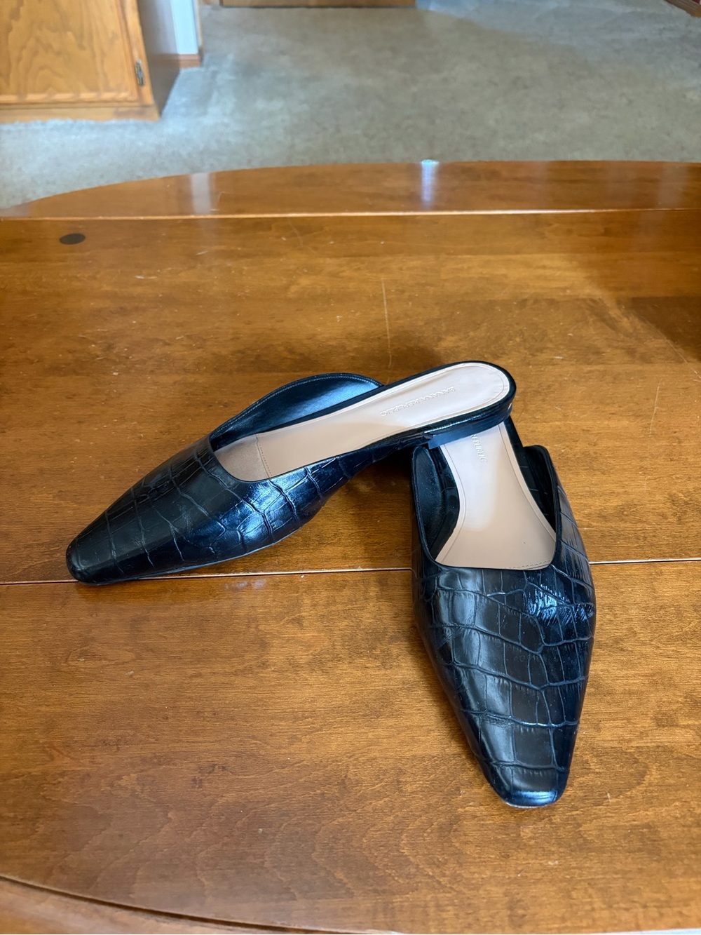 Banana Republic Black Croc-Embossed Women's Slip-On Loafers